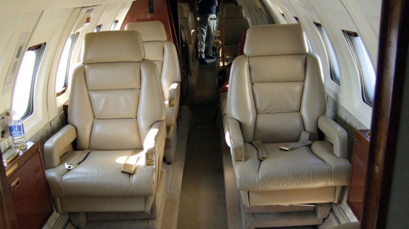 Hawker 700