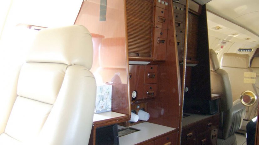 Hawker 700