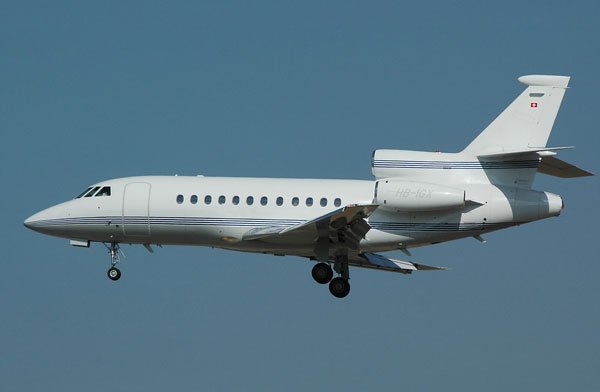 Falcon 900