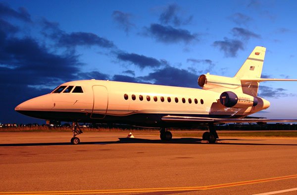 Falcon 900